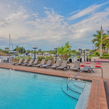 All-New Waterfront With Balcony,Pool,Tiki Bar,Gym Sarasota megye Kültér fotó