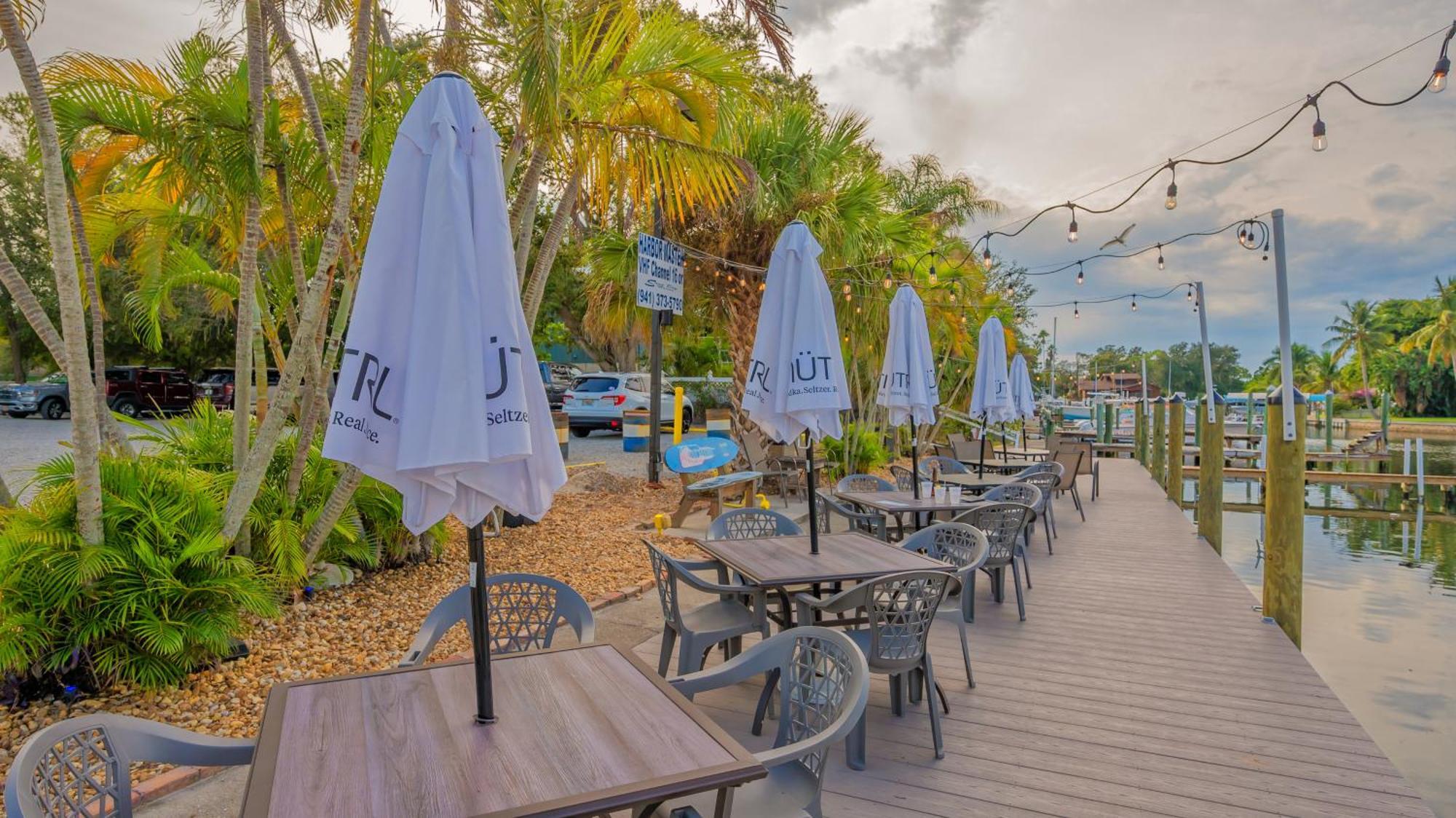 All-New Waterfront With Balcony,Pool,Tiki Bar,Gym Sarasota megye Kültér fotó