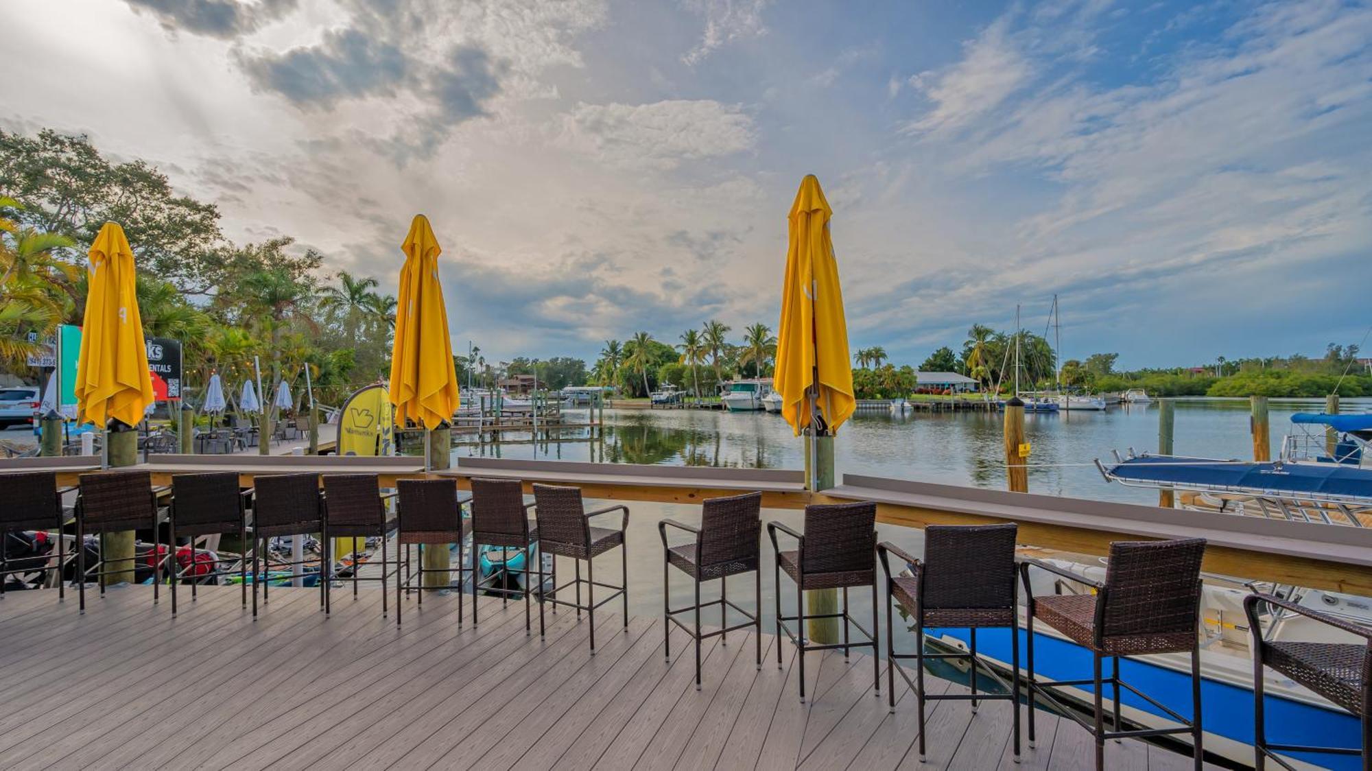 All-New Waterfront With Balcony,Pool,Tiki Bar,Gym Sarasota megye Kültér fotó