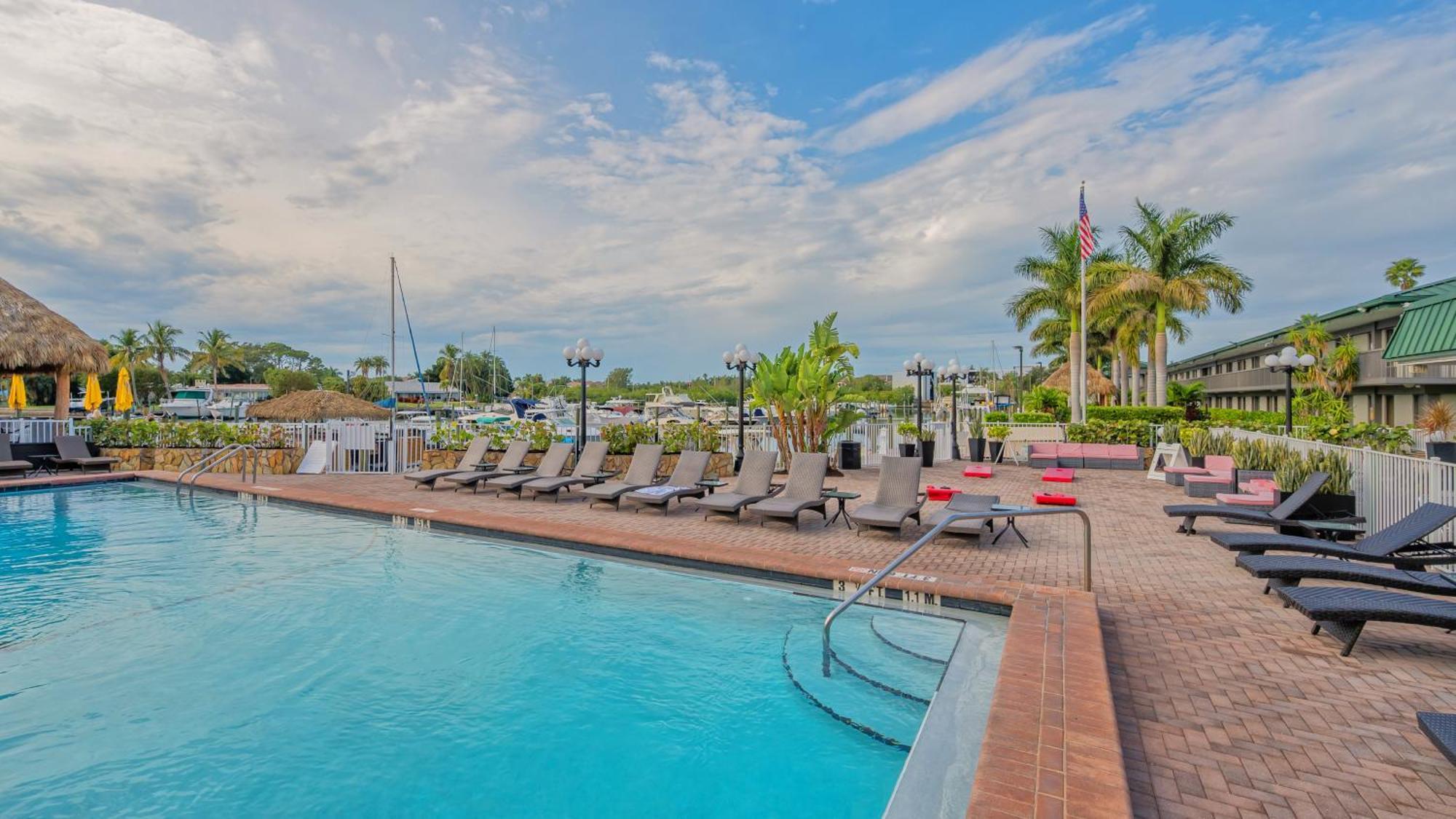 All-New Waterfront With Balcony,Pool,Tiki Bar,Gym Sarasota megye Kültér fotó