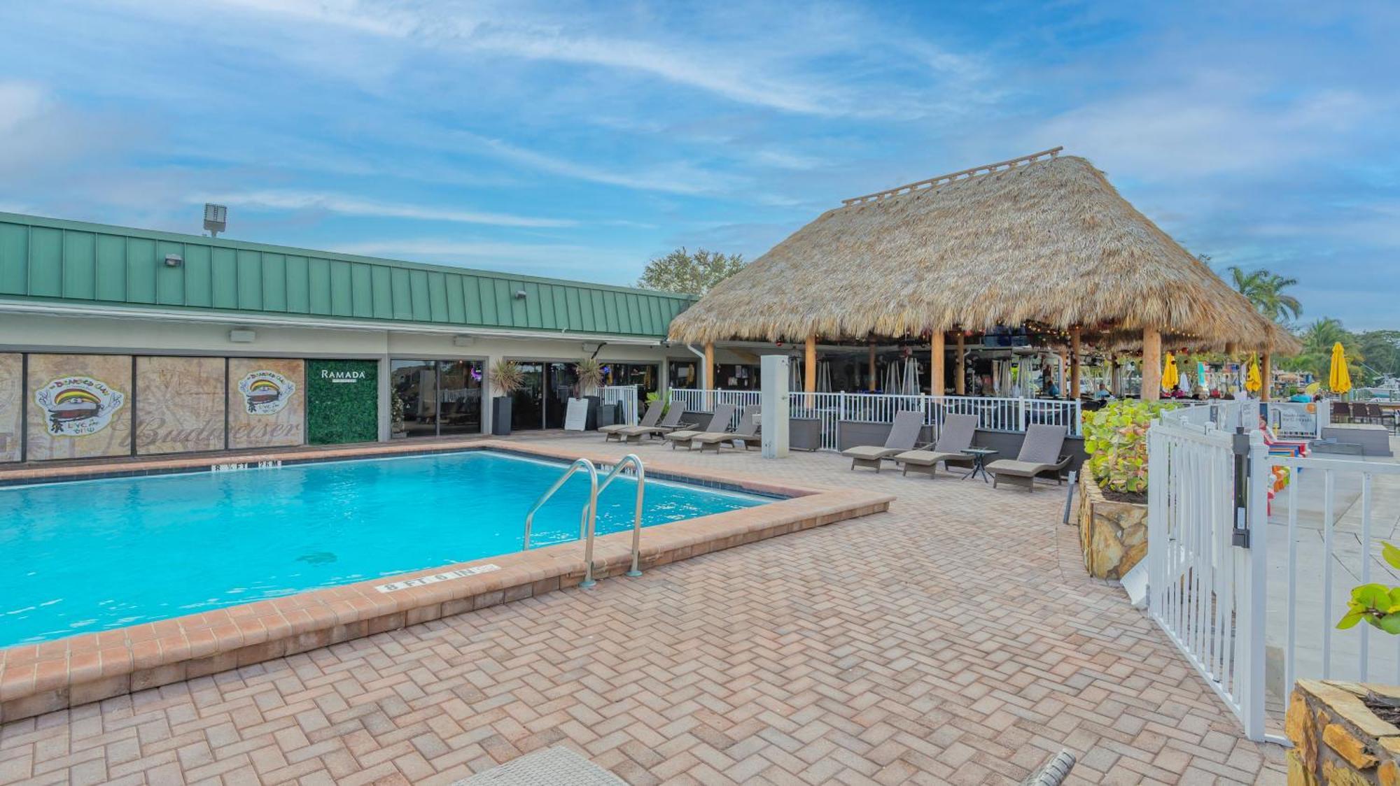All-New Waterfront With Balcony,Pool,Tiki Bar,Gym Sarasota megye Kültér fotó
