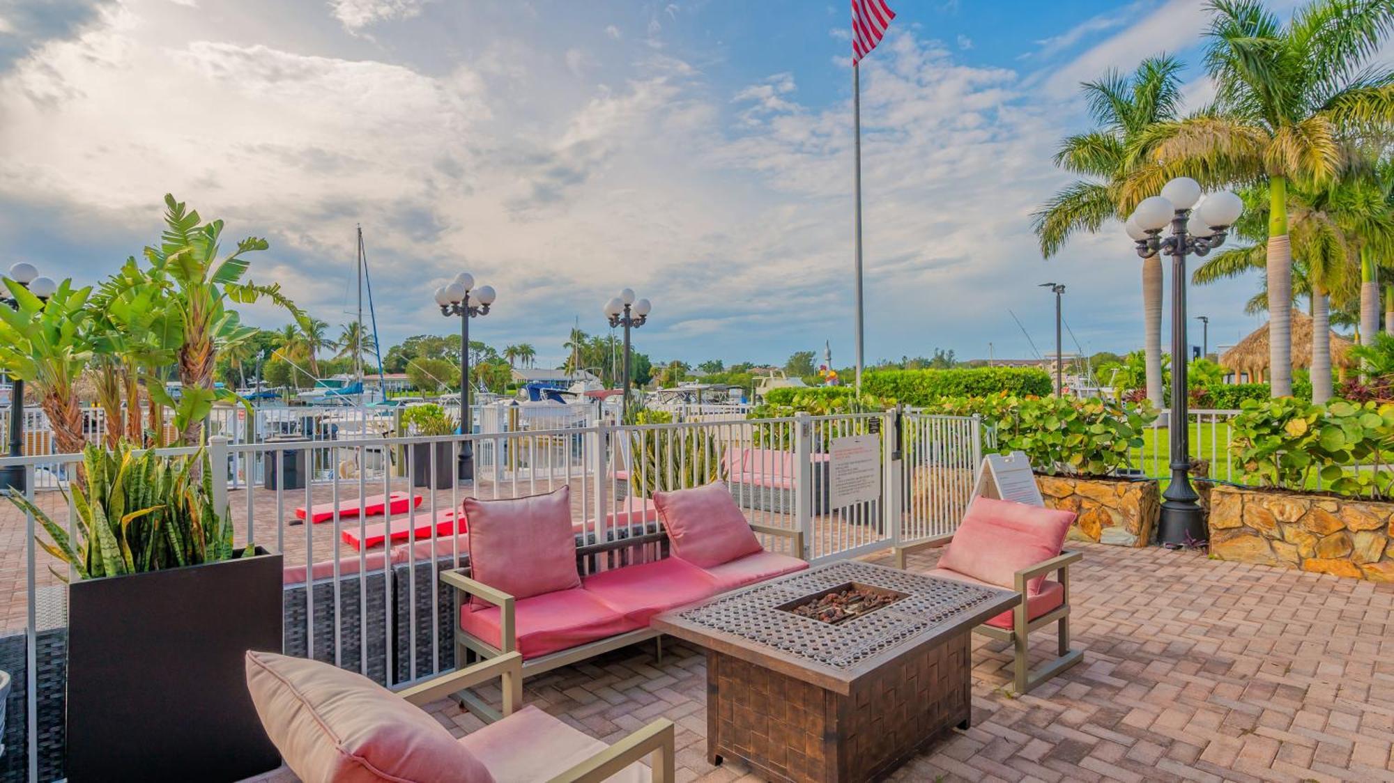 All-New Waterfront With Balcony,Pool,Tiki Bar,Gym Sarasota megye Kültér fotó