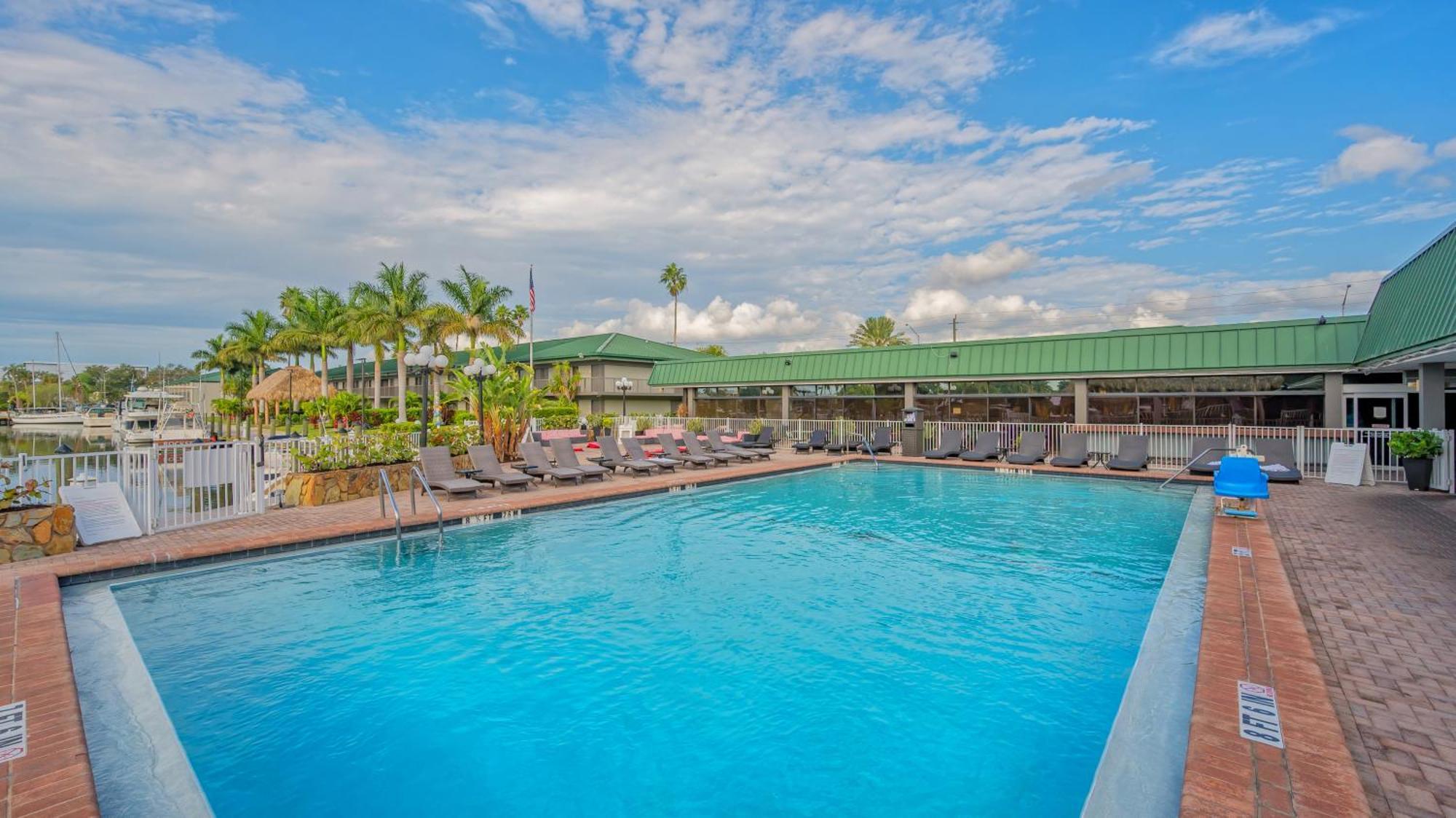 All-New Waterfront With Balcony,Pool,Tiki Bar,Gym Sarasota megye Kültér fotó