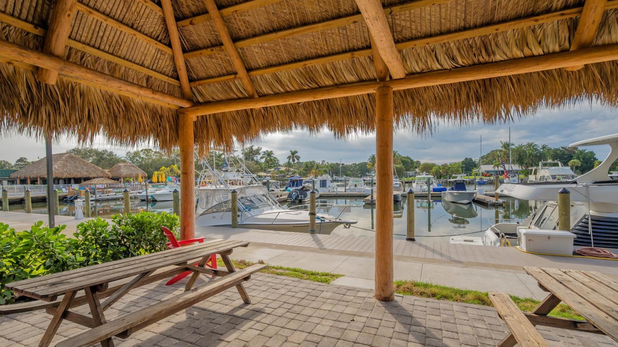 All-New Waterfront With Balcony,Pool,Tiki Bar,Gym Sarasota megye Kültér fotó