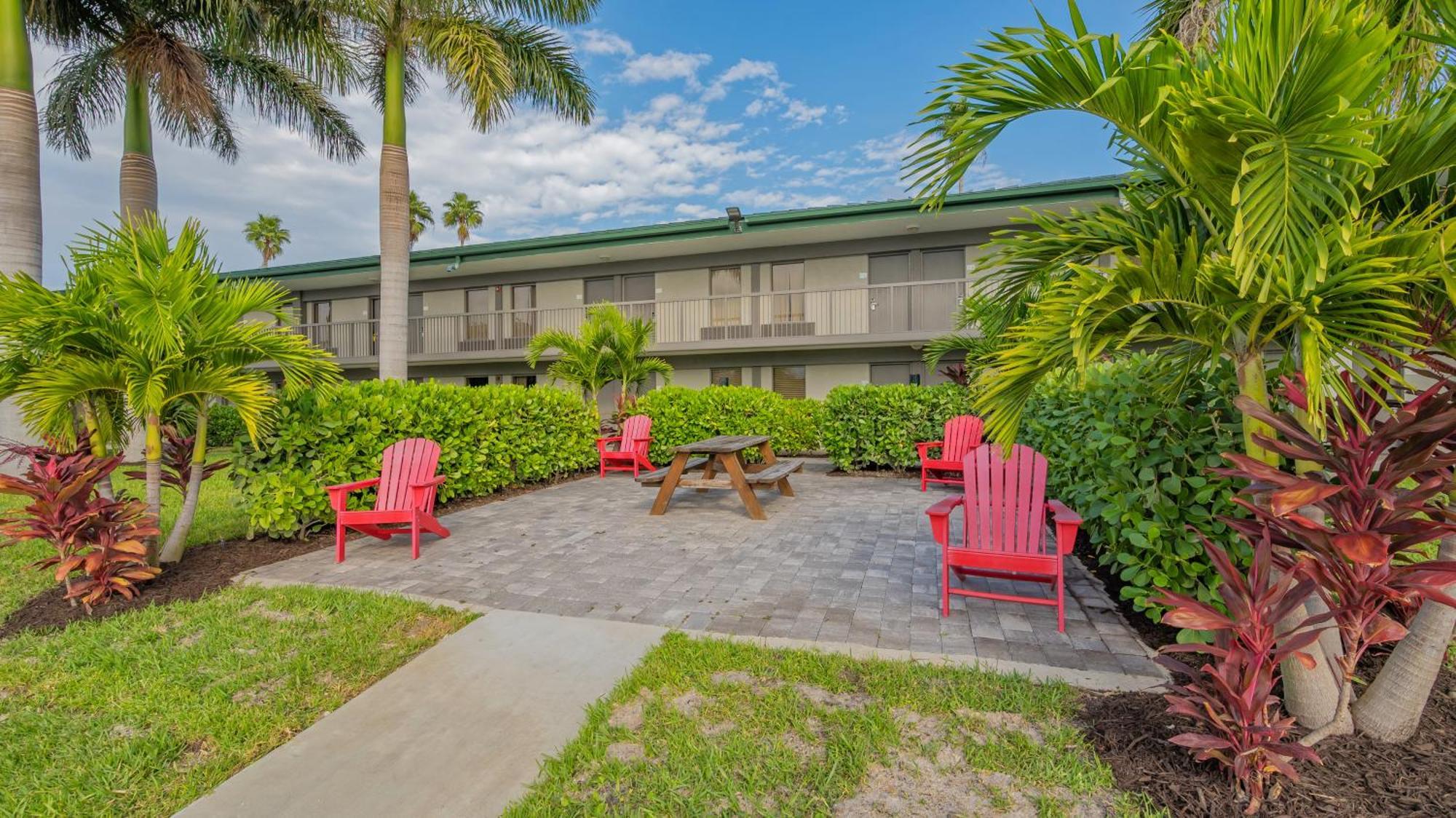 All-New Waterfront With Balcony,Pool,Tiki Bar,Gym Sarasota megye Kültér fotó