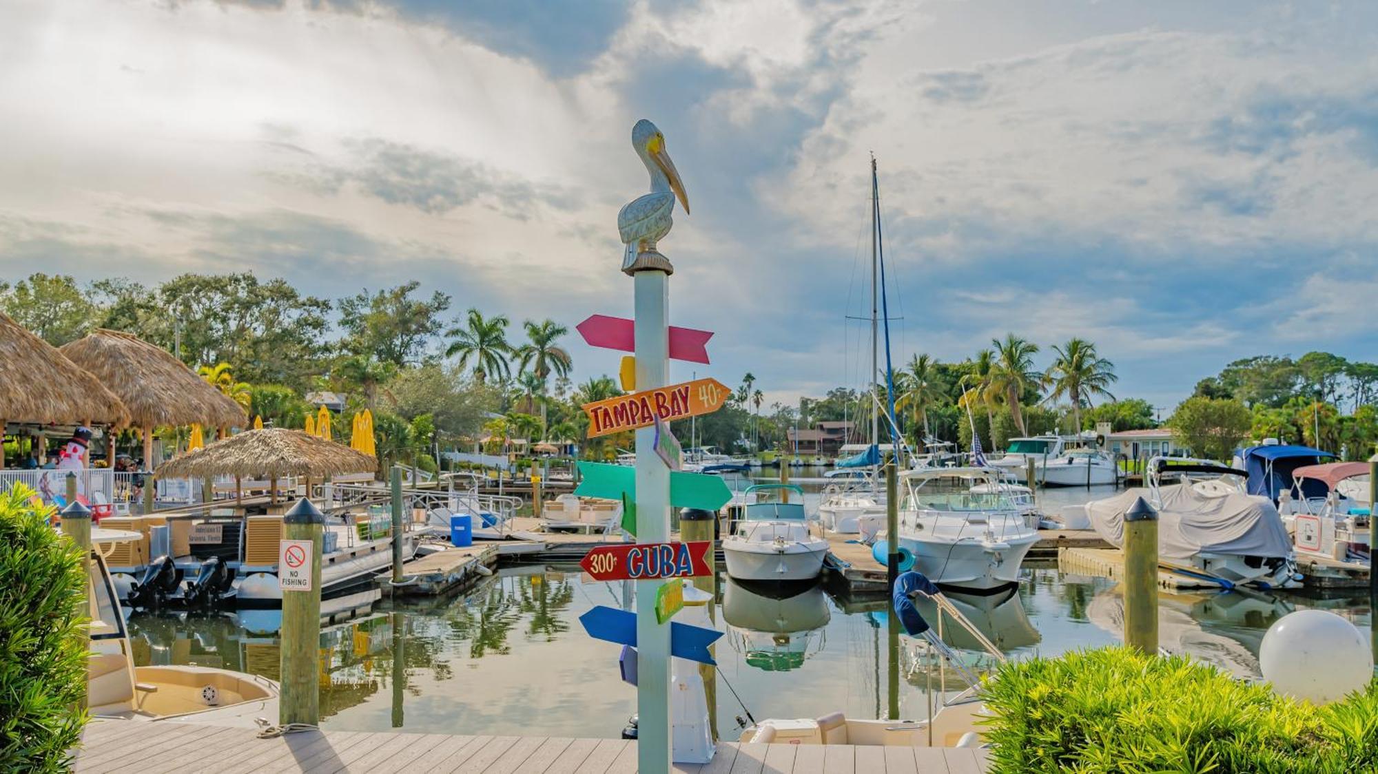 All-New Waterfront With Balcony,Pool,Tiki Bar,Gym Sarasota megye Kültér fotó
