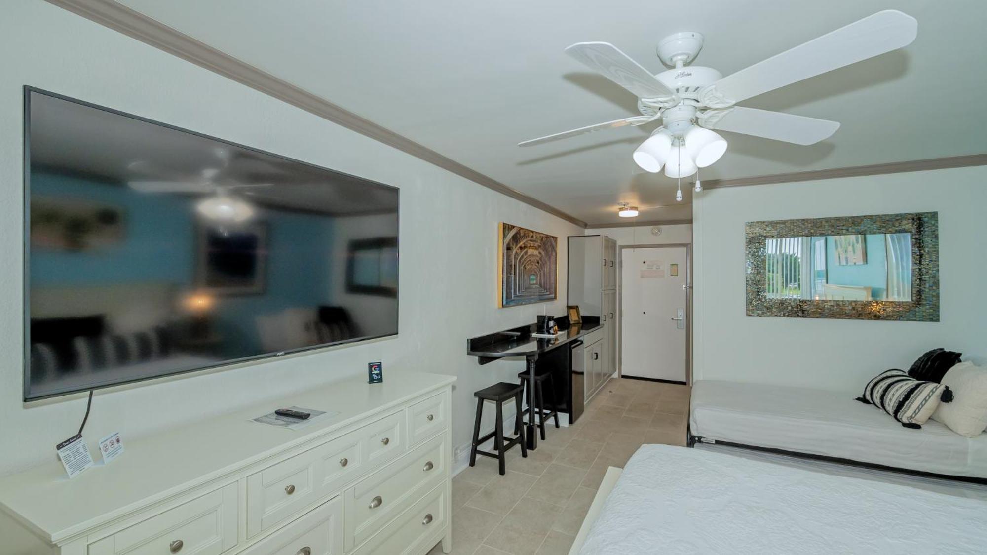 All-New Waterfront With Balcony,Pool,Tiki Bar,Gym Sarasota megye Kültér fotó