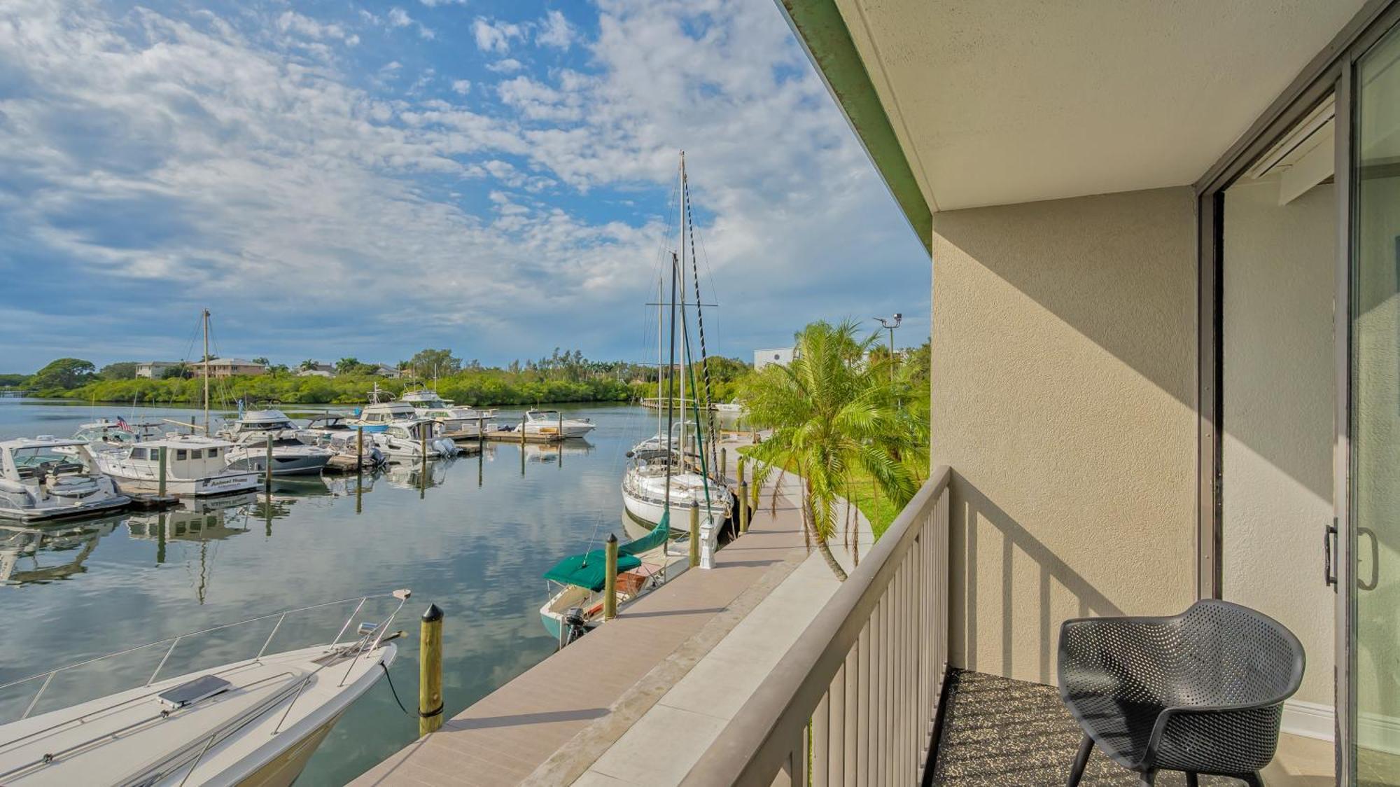 All-New Waterfront With Balcony,Pool,Tiki Bar,Gym Sarasota megye Kültér fotó